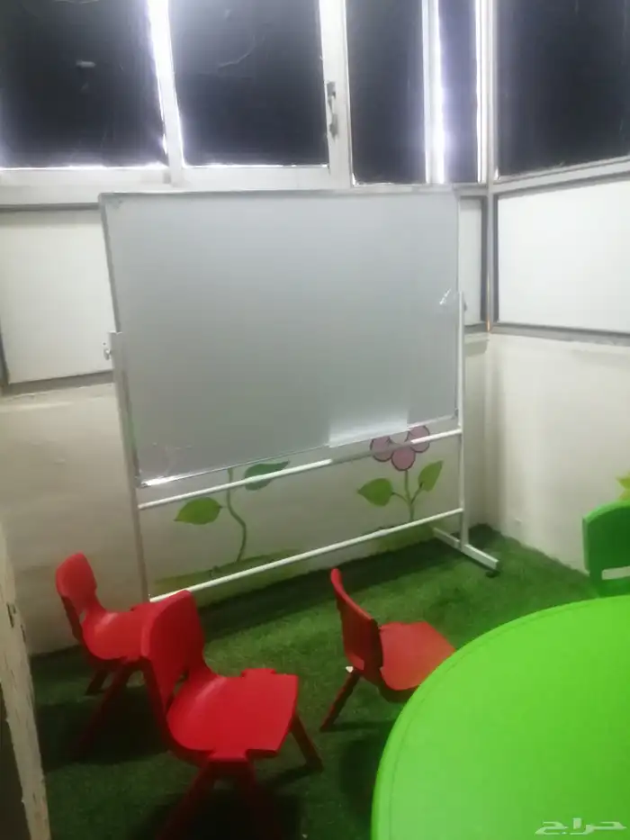 سبورات وطاولات وكراسي 2