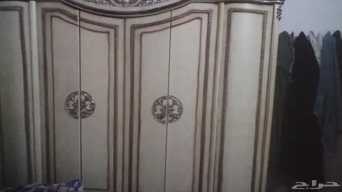 مجموع ال اغراض غرفت النوم 4سريرنفرواحد ثلاجه 3غرفه فرش 4