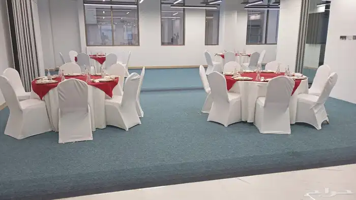 يوجد لديناكراسي وطاولات داخل رياض وخارج رياض وجلسات شعبيات 1