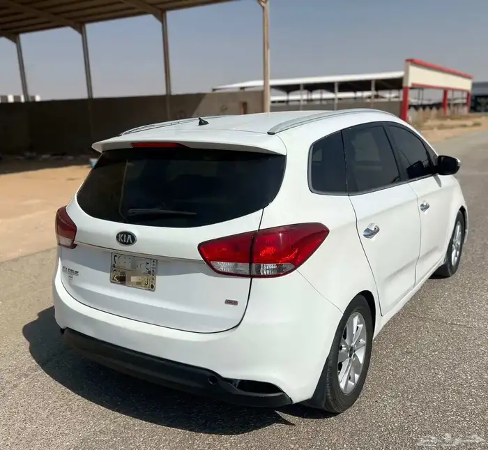 كيا كارينز 2015 4