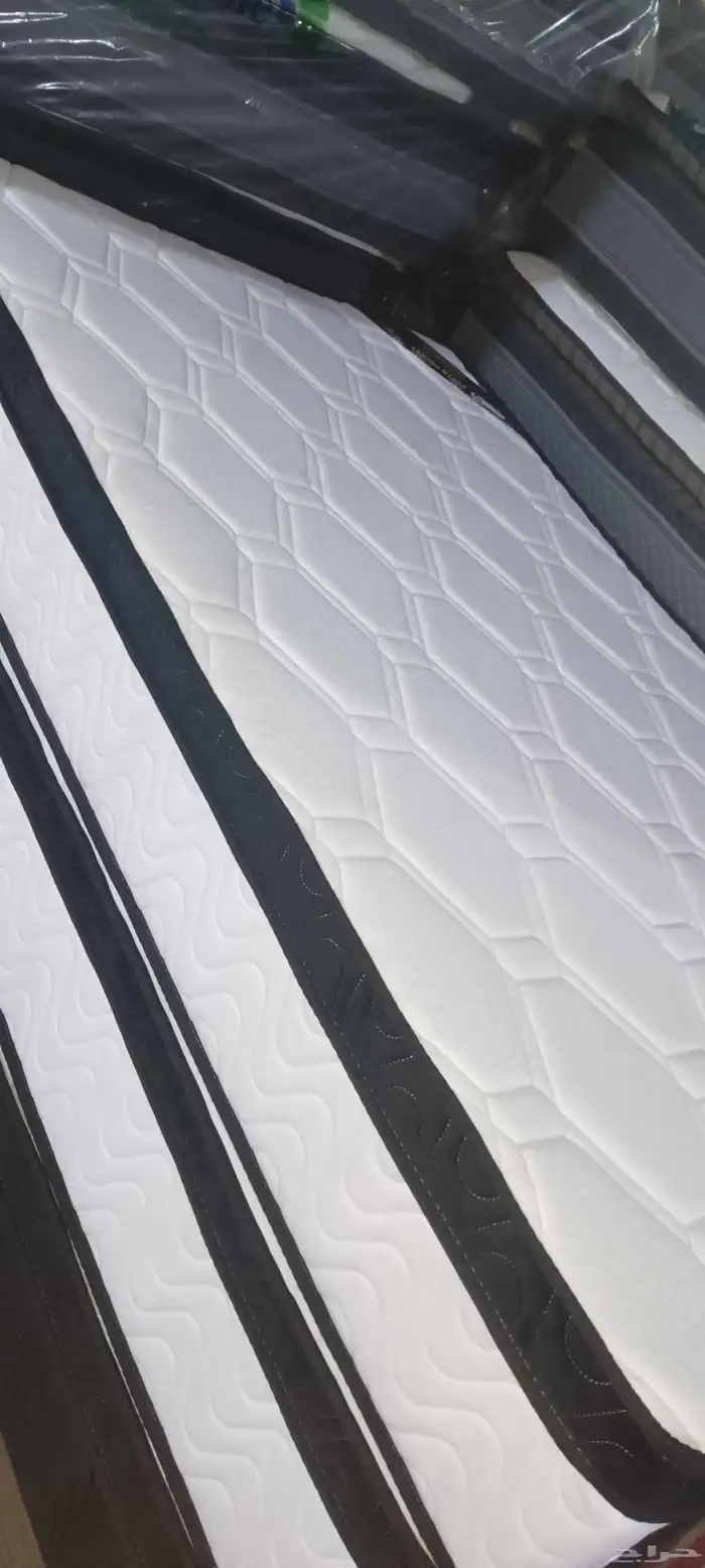 مراتب سراير و ديكورات بسعر ممتاز تواصل معي واتساب او اتصل 5