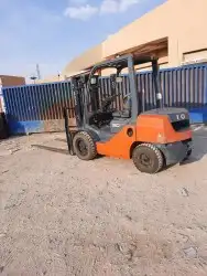 رافعة شوكية للايجار  نوفر لك رافعات شوكية عالية الجودة تناسب 3