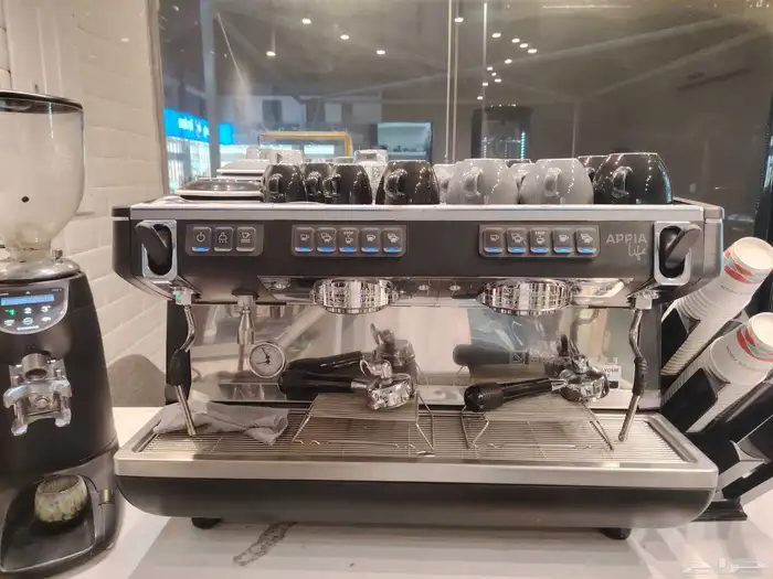 مقهى للتقبيل بما فيه 13