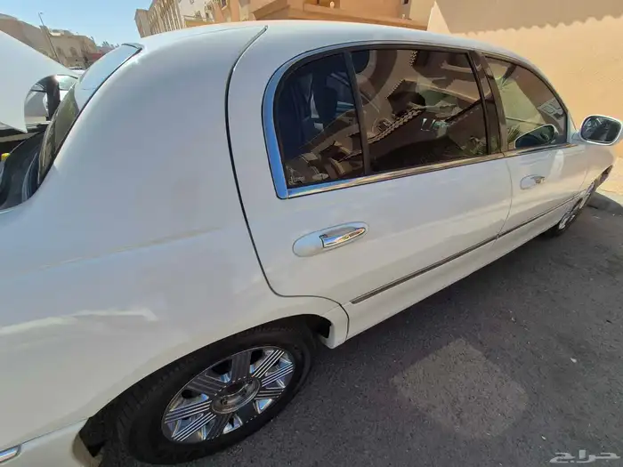 لنكولن تاون كار لارج فل كامل 10 الف 9