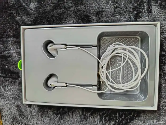 كيبورت جديد مانه مستعمل جديد بكيسه لسا ومعاها هديه سماعه يل 4