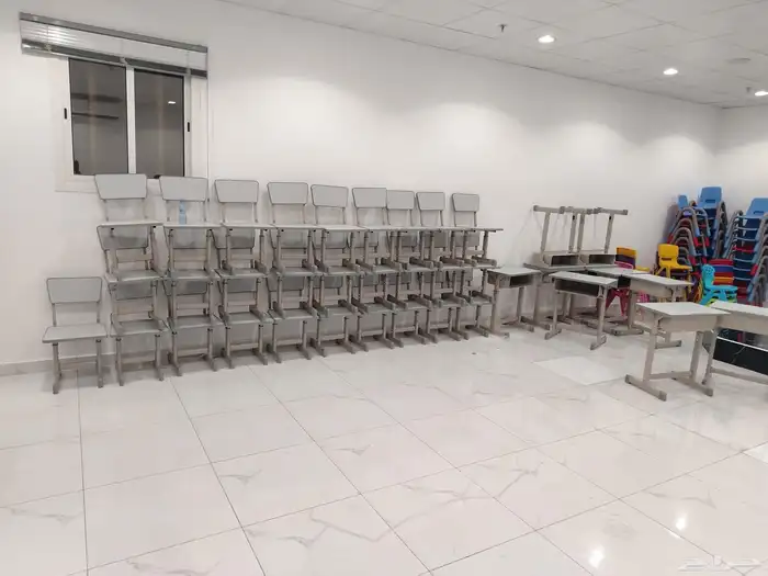 سبورات وطاولات وكراسي 17