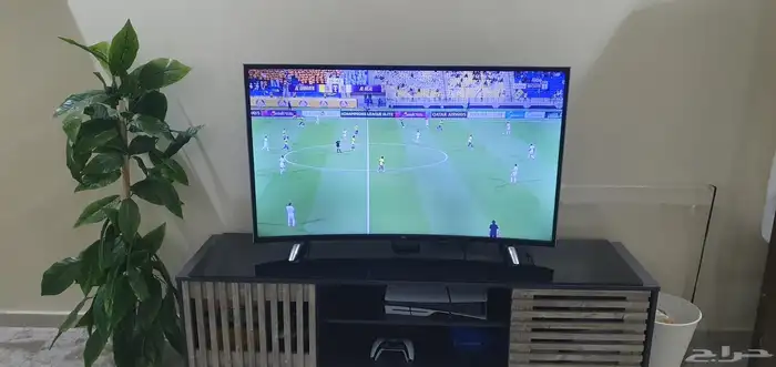 شاشة TCL بحالة ممتازة بتقنية الانحناء 0