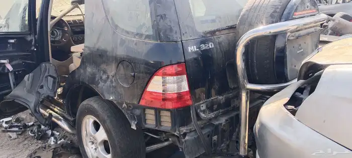 اسطب ركن يسار خلفي مرسيدس ML320اصلي موديل 2003 0