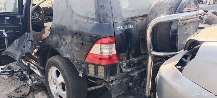 اسطب ركن يسار خلفي مرسيدس ML320اصلي موديل 2003 1