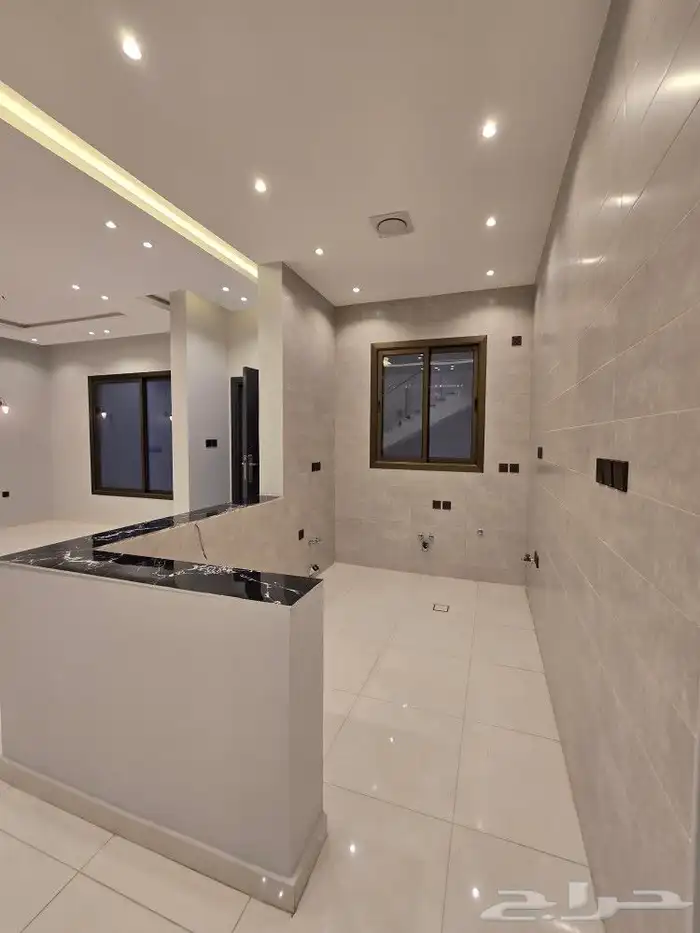 للبيع فيلا دورين وملحق تشطيب VIP وسط الخدمات بحي درة الموسي 18