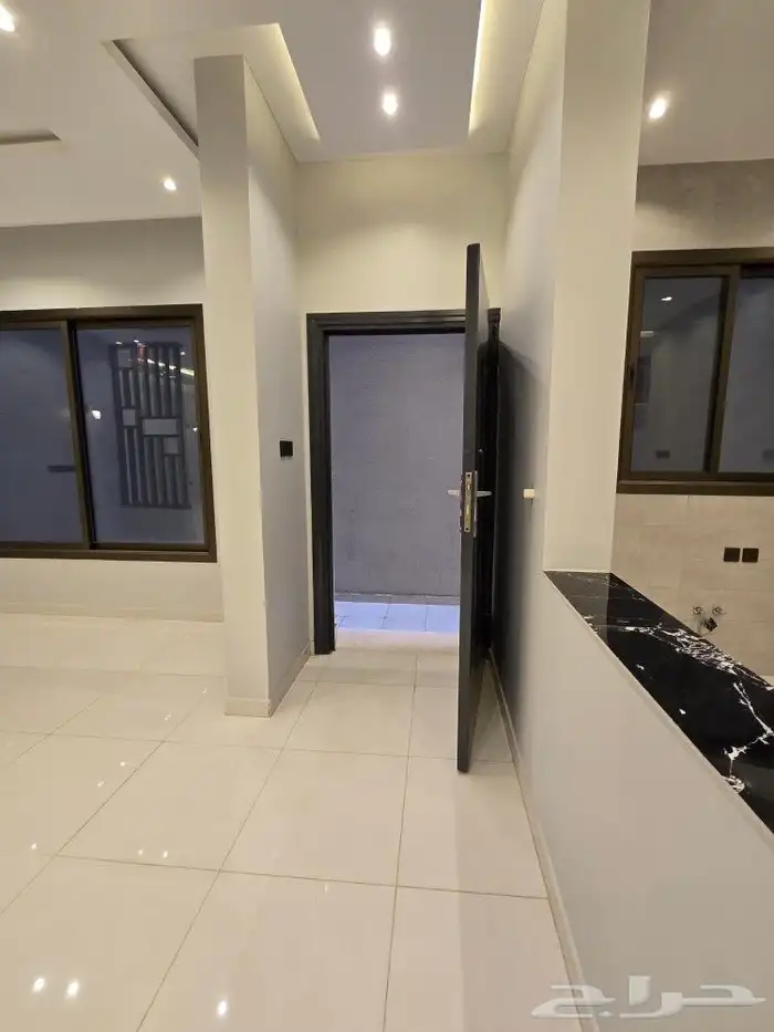 للبيع فيلا دورين وملحق تشطيب VIP وسط الخدمات بحي درة الموسي 14