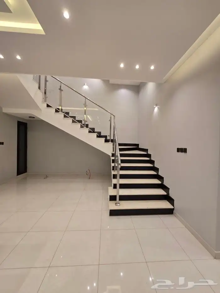 للبيع فيلا دورين وملحق تشطيب VIP وسط الخدمات بحي درة الموسي 19