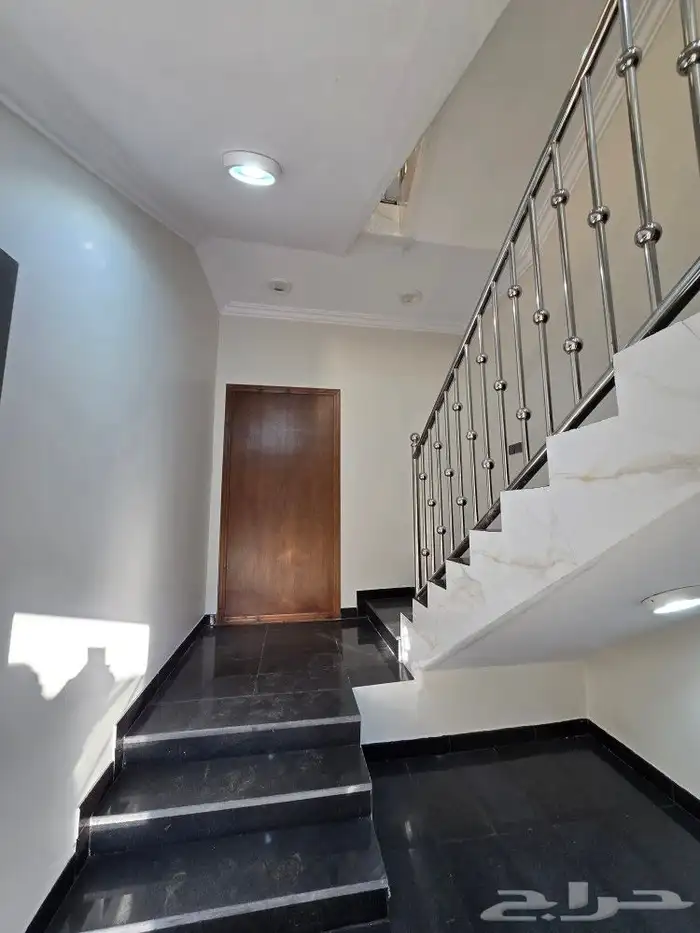 للبيع روف علوى مع ملحق مدخل مستقل بمدخل سياره طريق الثمانين 4