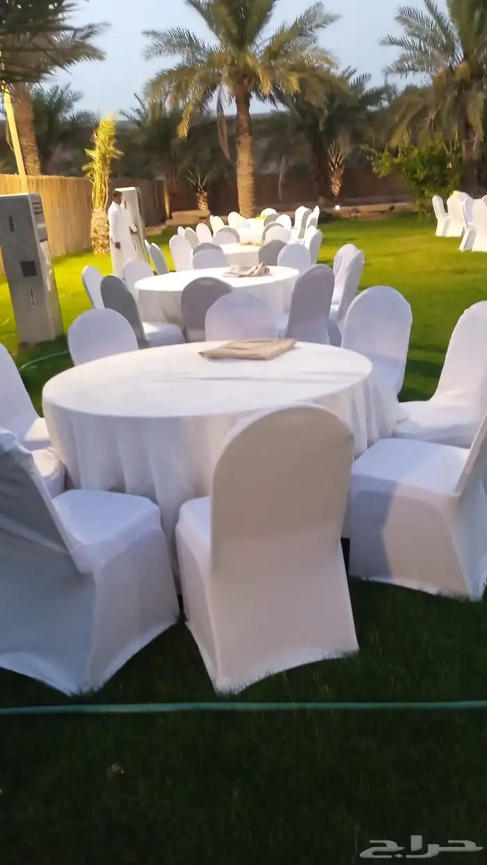 يوجد لديناكراسي وطاولات داخل رياض وخارج رياض وجلسات شعبيات 4