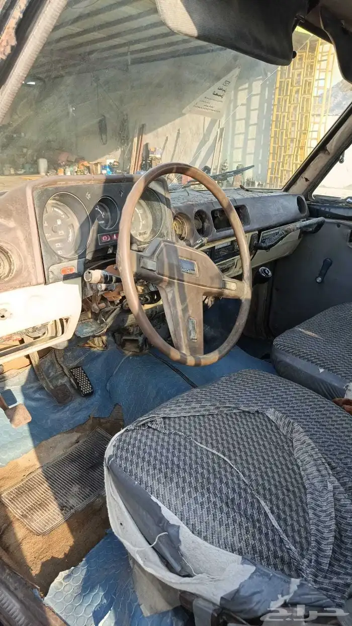 لاندكروزر صالون موديل 84 2