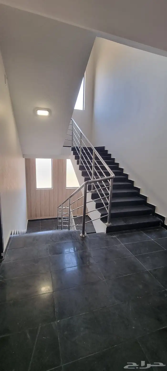 شقة للبيع في صامطة تشطيب راقي خلف الاتصالات مخطط الطالبي 5