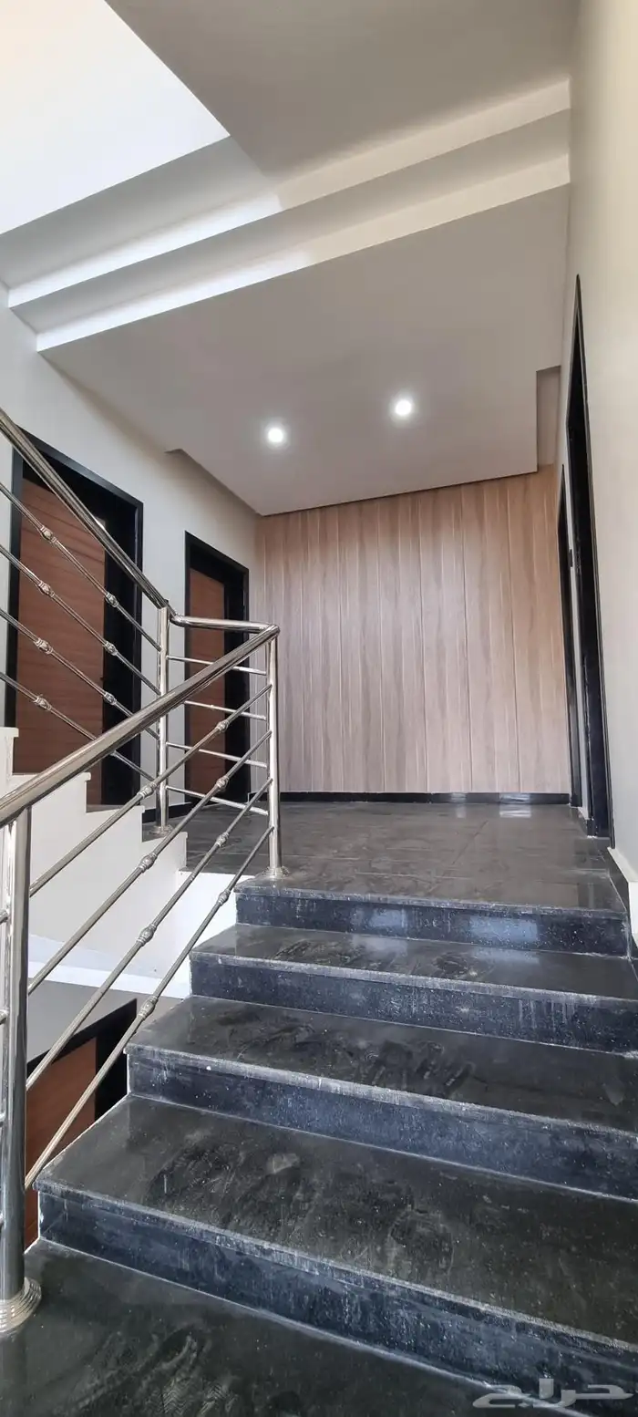 شقة للبيع في صامطة تشطيب راقي خلف الاتصالات مخطط الطالبي 3