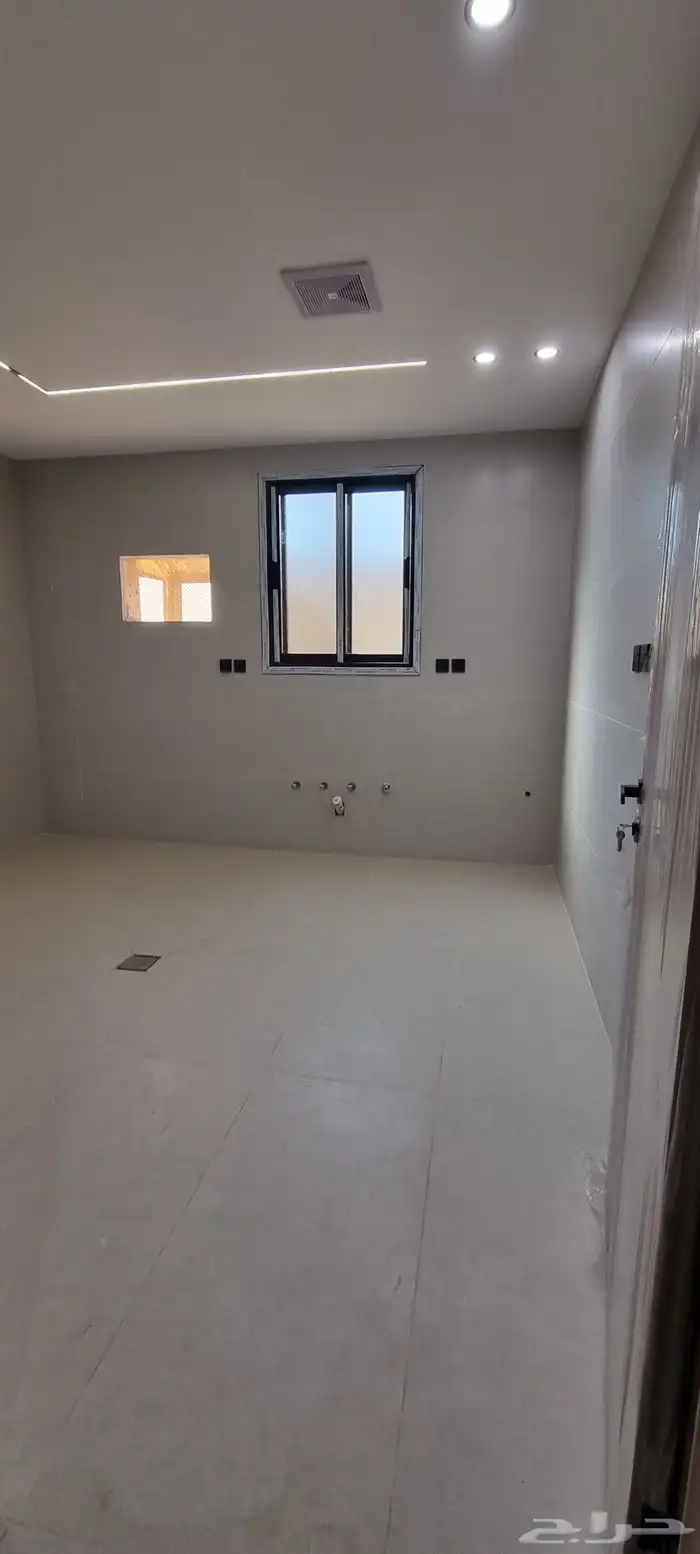 شقة للبيع في صامطة تشطيب راقي خلف الاتصالات مخطط الطالبي 14