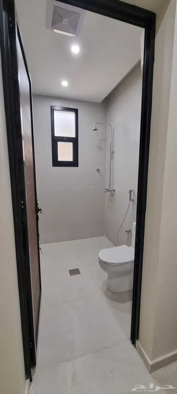 شقة للبيع في صامطة تشطيب راقي خلف الاتصالات مخطط الطالبي 12