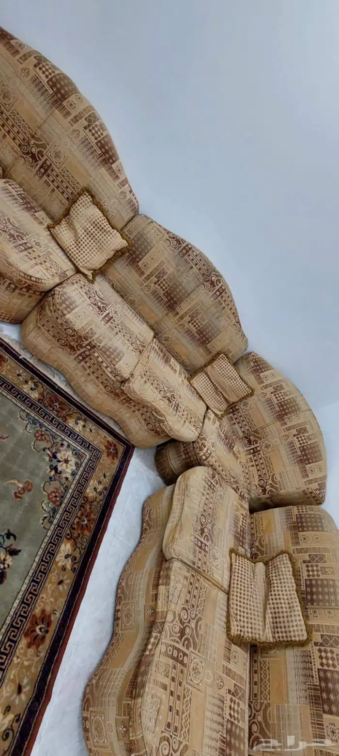 كنب للبيع متوفر اكثر من طقم 3