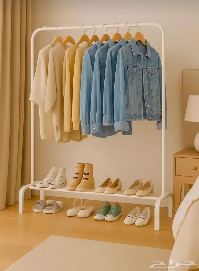 حمالة ملابس معدنية مع تخزين سفلي 1