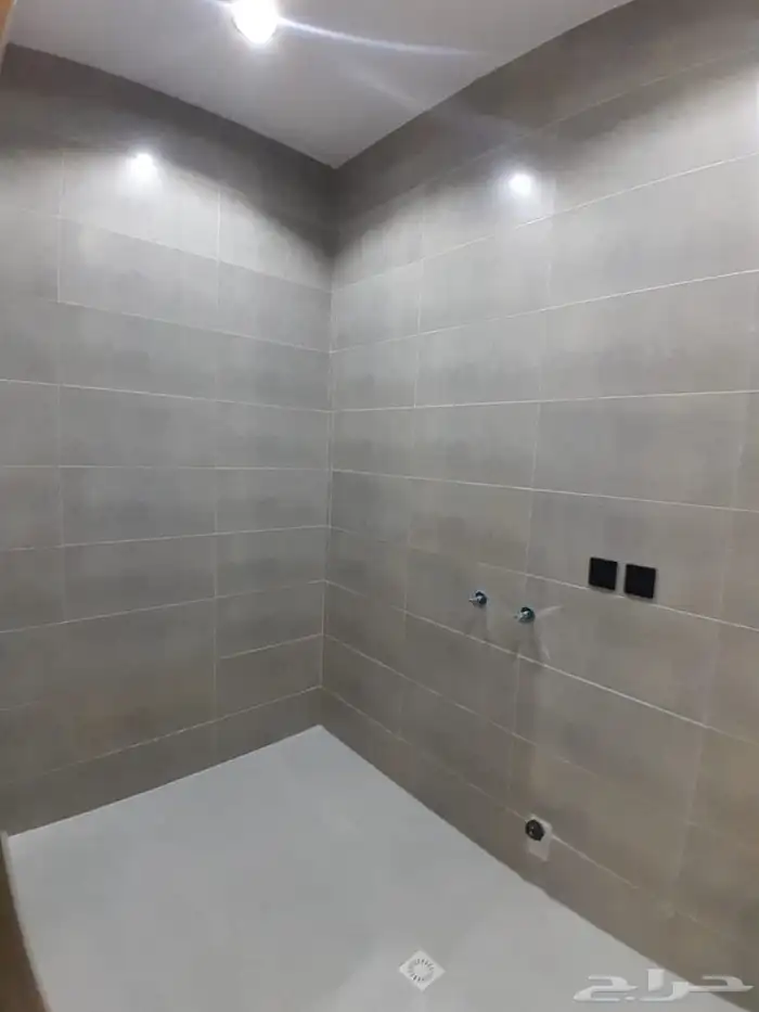 للبيع دور ارضي 6غرف و مدخل سيارة بسعر 520الف تشطيبات فاخره 9