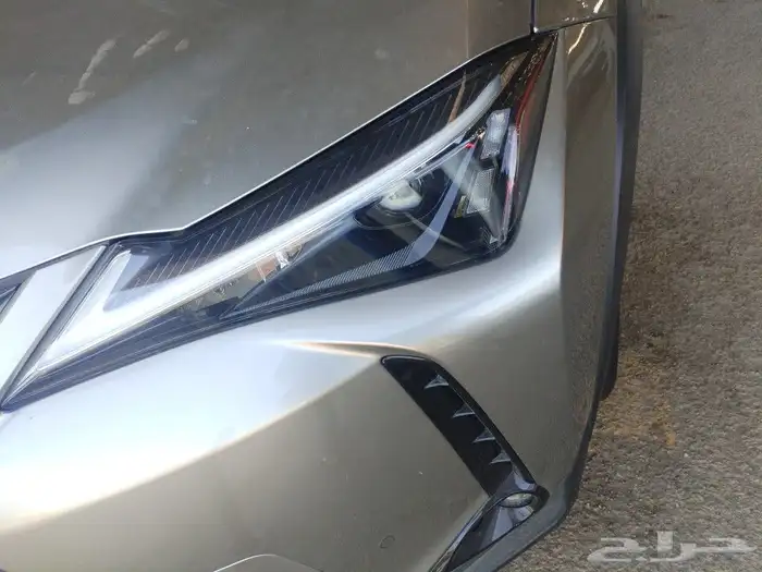 لكزس 2025 UX300h 4