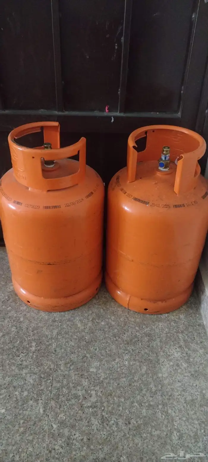 اسطوانتين غاز نضيغه جدا فارغه السعر 300 ريال حي العزيزيه 0