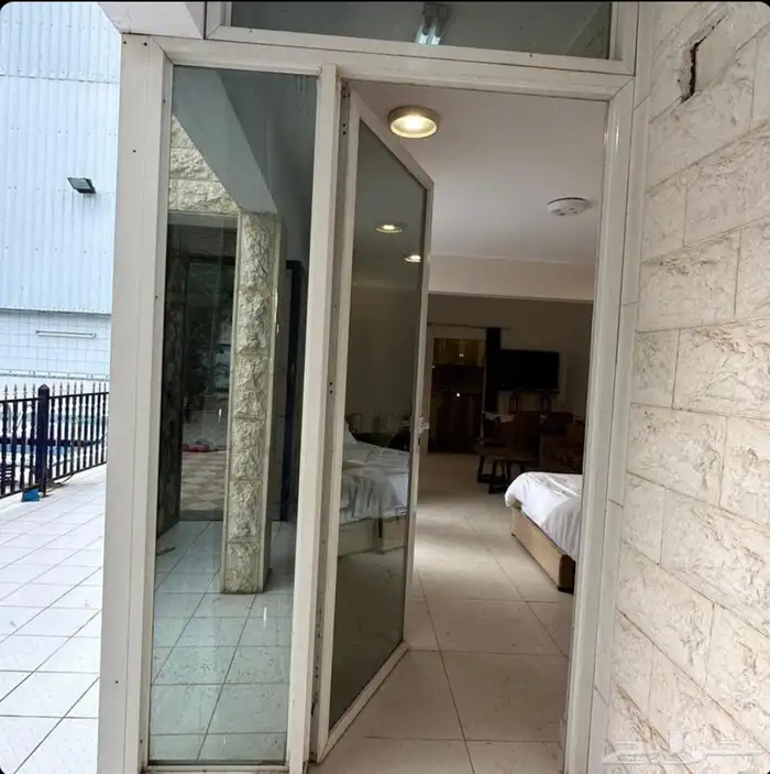 باب ألمنيوم وزجاج للبيع 0