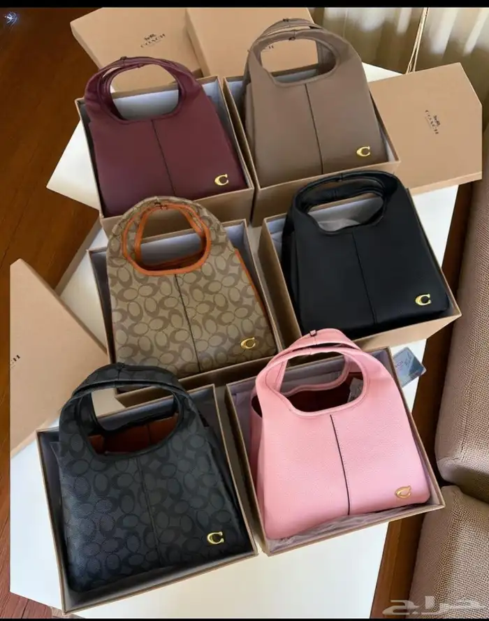 شنط ماركه يتوفر لدينا ماركه عدادت النوع توصيل جده ورياض 18