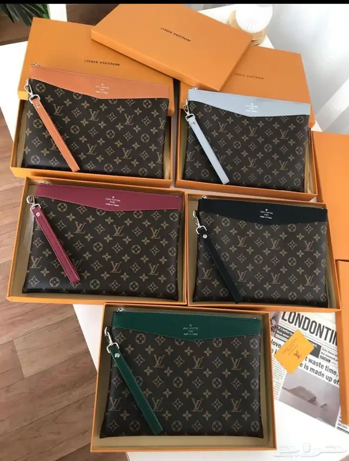 شنط ماركه يتوفر لدينا ماركه عدادت النوع توصيل جده ورياض 26