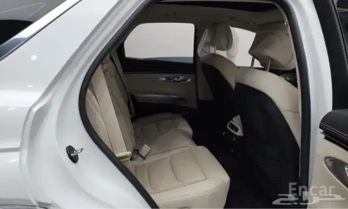 جينيسس GV70 2024 5