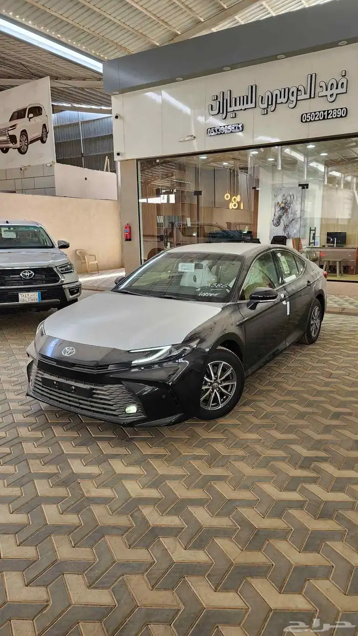 تويوتا كامري فئة E بنزين جنوط سعودي اسود ورمادي( باقل سعر ) 1