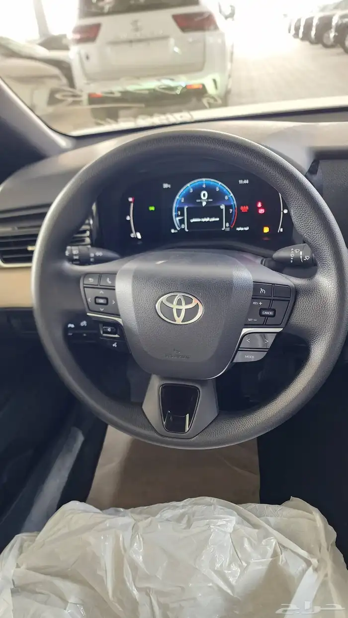 تويوتا كامري فئة E بنزين جنوط سعودي اسود ورمادي( باقل سعر ) 10