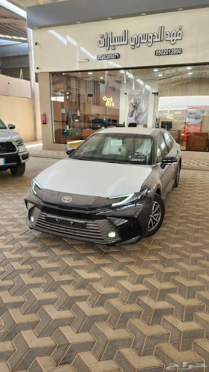 تويوتا كامري فئة E بنزين جنوط سعودي اسود ورمادي( باقل سعر ) 2