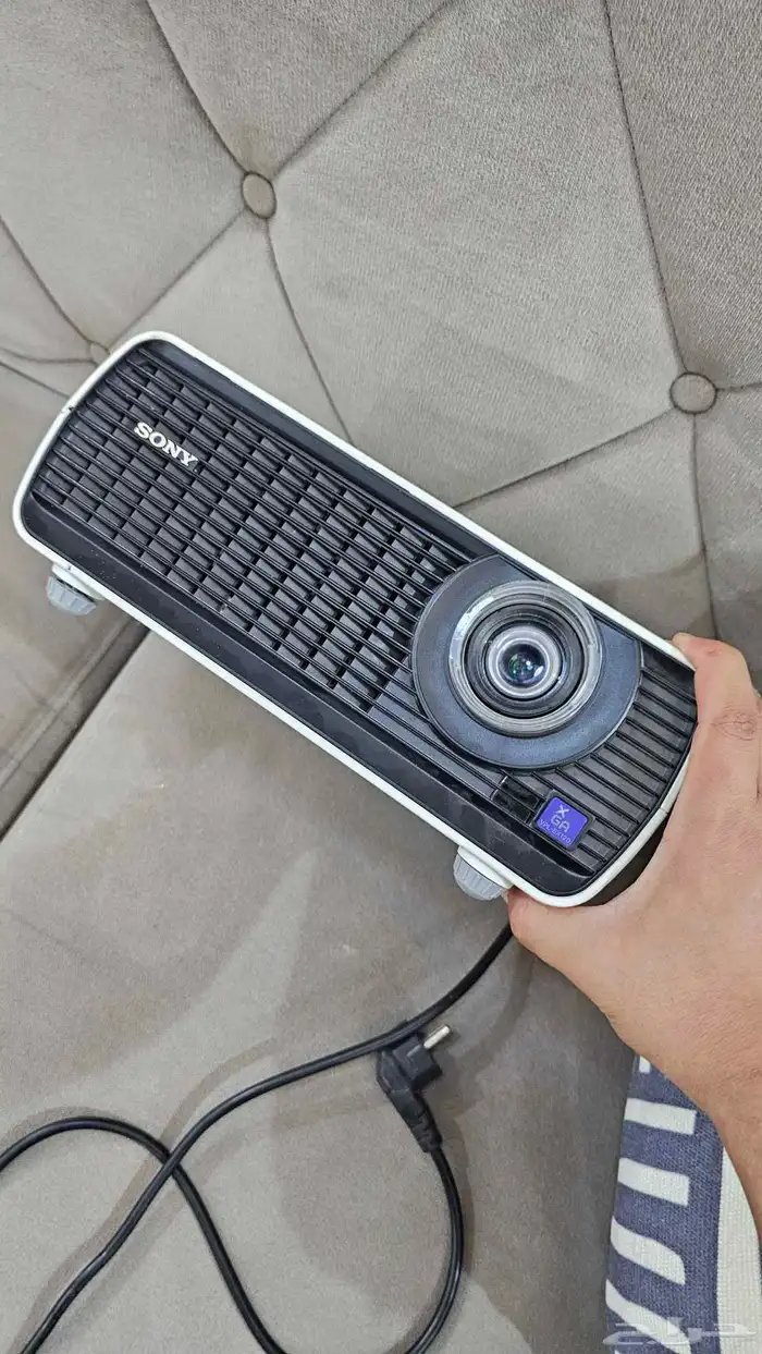 للبيع بروجكتر من شركه sony 4