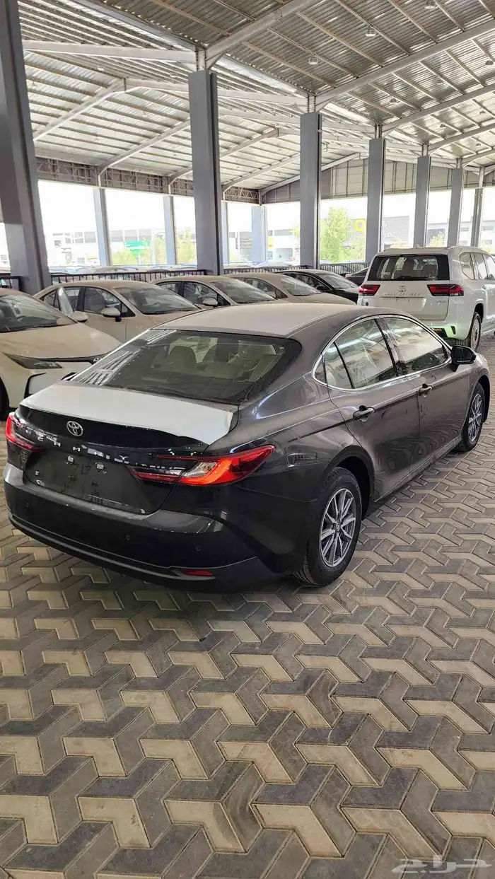 تويوتا كامري فئة E بنزين جنوط سعودي اسود ورمادي( باقل سعر ) 3