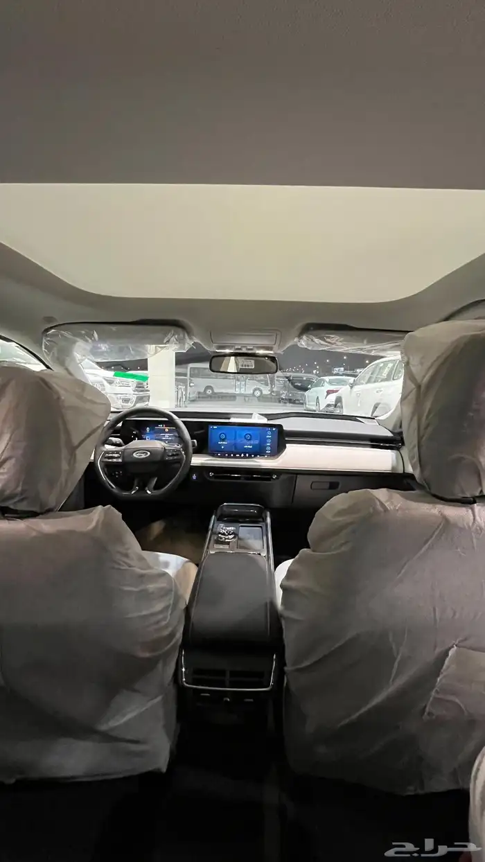 فورد تورس Titanium موديل 2026 8