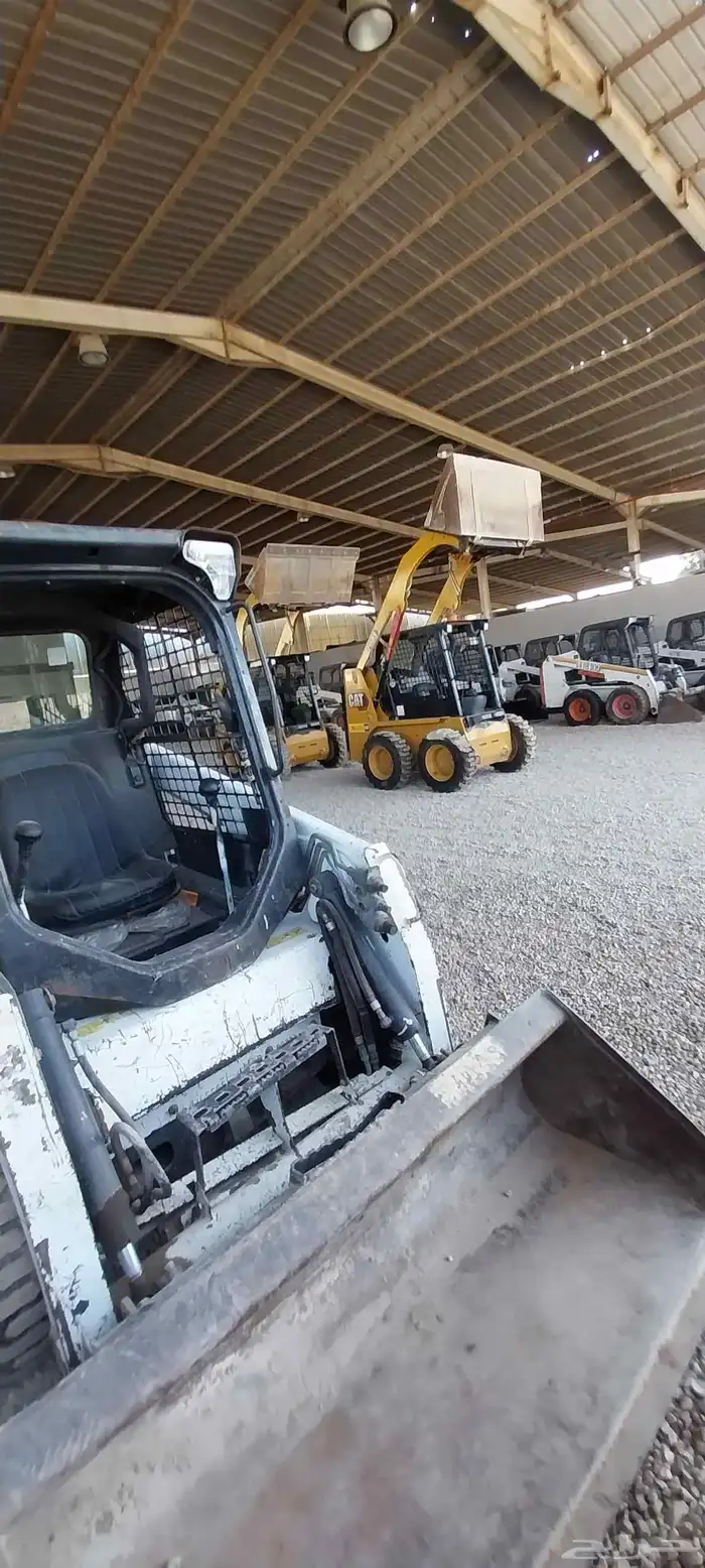 ابو فارس لجميع المعدات الثقيله للايجار يومي شهري سنوي 0