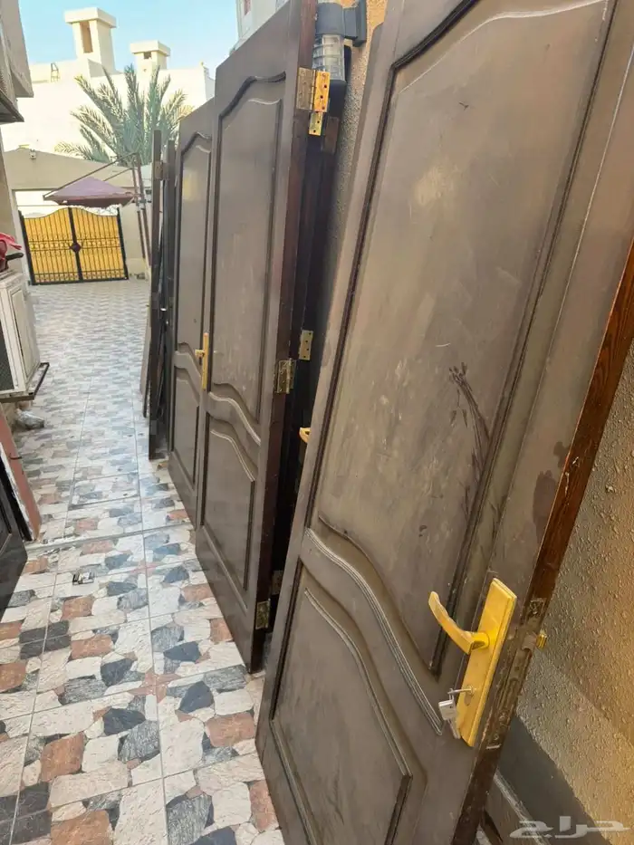 ابواب خشب مستخدمه وابواب المنيوم ا حديد جديد للبيع 0