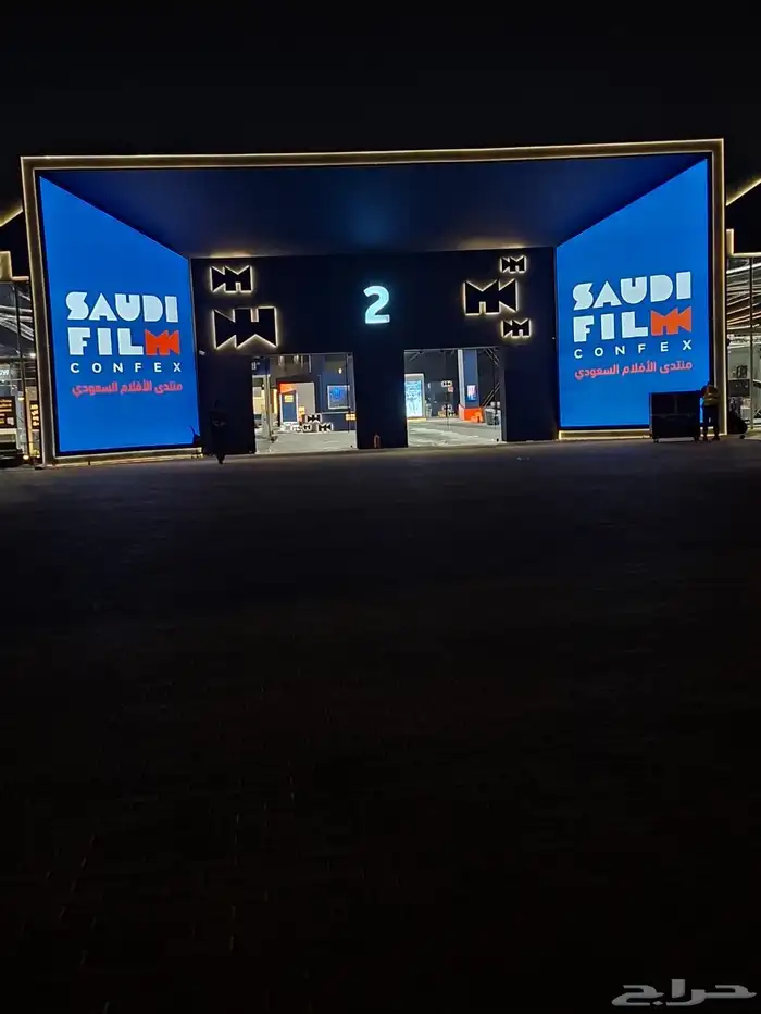 شاشات فلكس بل مرنه ومسطحة p1.9 .p2.6 داخلية وخارجية 2