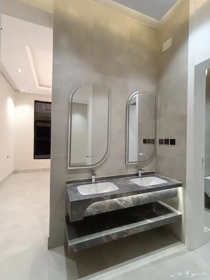 للبيع شقه علويه ابها المحاله بجوار حديقة المليون 5