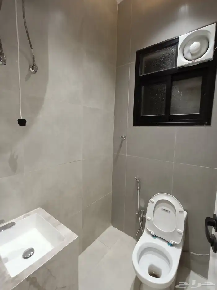 للبيع شقه علويه ابها المحاله بجوار حديقة المليون 18