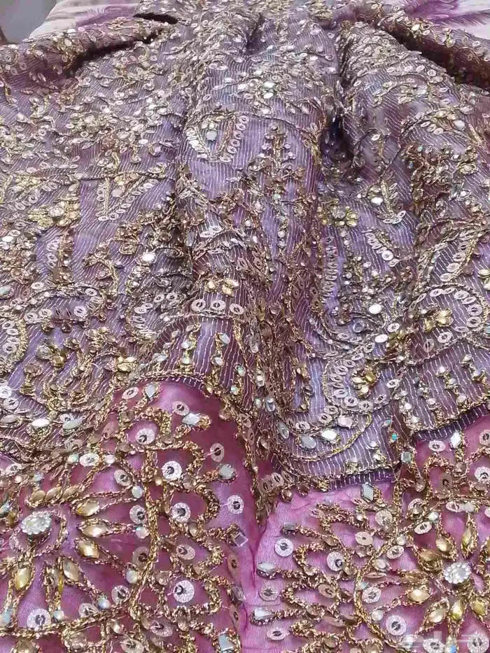 ميلا جديد لبسه مره واحد تفصيل لابنت عمرها 15 حلوا قماشه مقاس 0