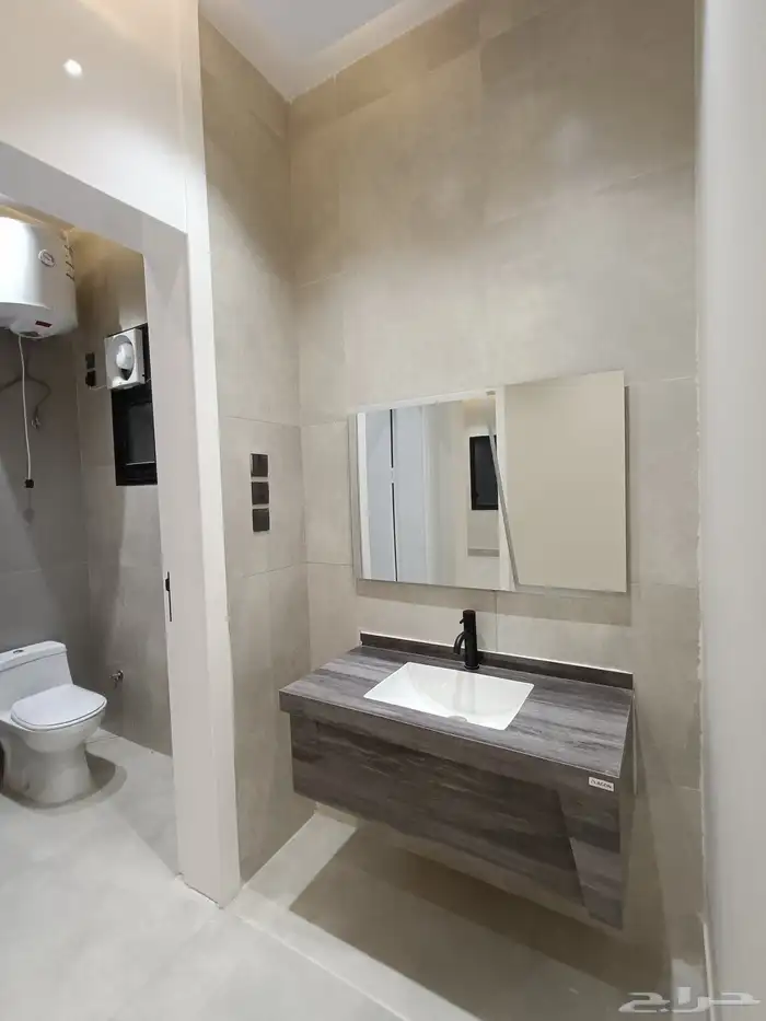 للبيع شقه علويه ابها المحاله بجوار حديقة المليون 12