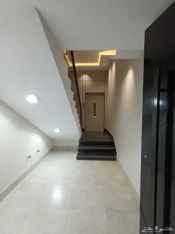 للبيع شقه علويه ابها المحاله بجوار حديقة المليون 1