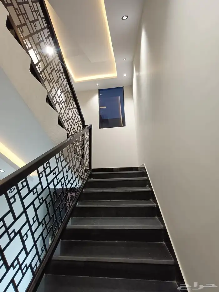 للبيع شقه علويه ابها المحاله بجوار حديقة المليون 2