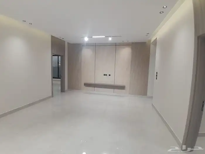 للبيع شقه دور ثاني مع سطح مستقل بحي القرطبه بسعر 550الف 5