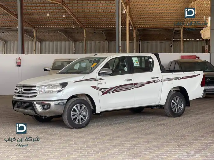 تويوتا هايلوكس فئة GLX-2 بنزين 2025 4