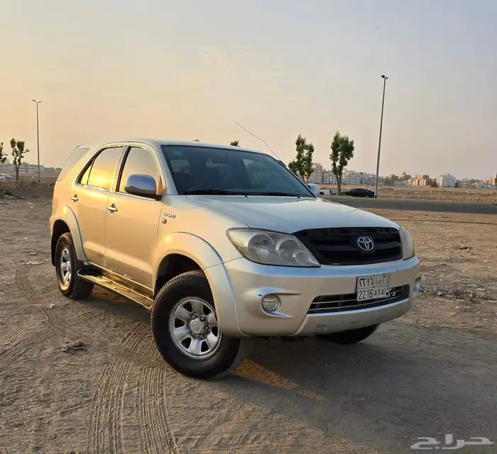 فوتشنر 2008 لون فضي 4 سلندر بحالة جيدة جدا 3